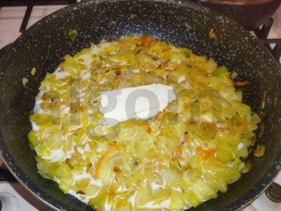 Troškinta kopūstai piene Žingsnis 4