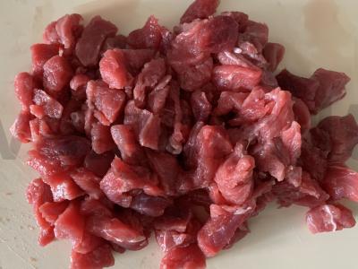 Bulvės su jautiena lėtoje viryklėje Žingsnis 1