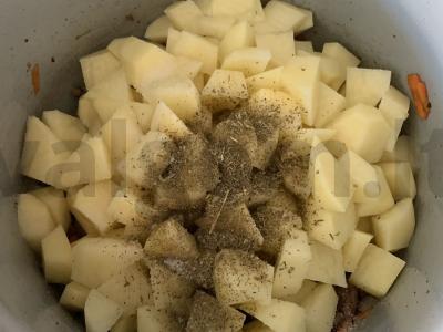 Bulvės su jautiena lėtoje viryklėje Žingsnis 6