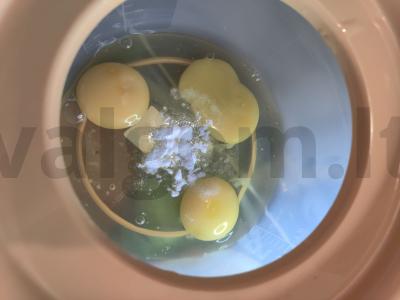 Obuolių šarlotė su konjaku Žingsnis 2