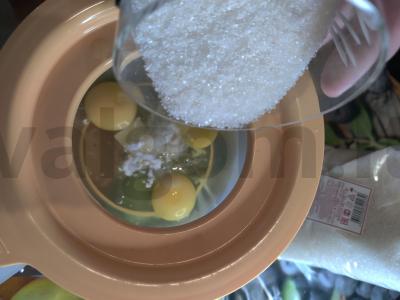 Obuolių šarlotė su konjaku Žingsnis 3