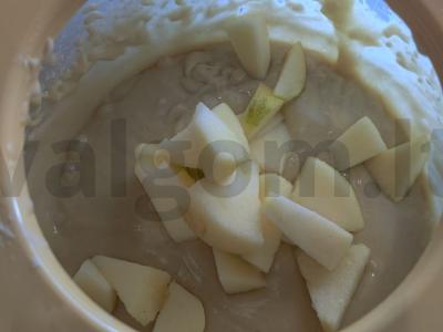 Obuolių šarlotė su konjaku Žingsnis 6