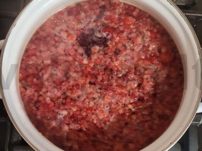 Kvapnus kompotas su uogomis ir avietėmis Žingsnis 1