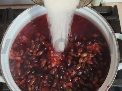 Kvapnus kompotas su uogomis ir avietėmis Žingsnis 3