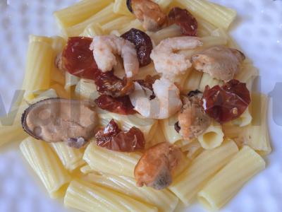 Makaronai su jūros gėrybėmis, džiovintais pomidorais ir pesto padažu Žingsnis 4