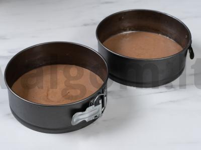 Uogų tortas su šokoladiniais biskvitais ir kremu Žingsnis 2