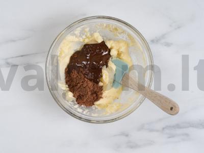 Uogų tortas su šokoladiniais biskvitais ir kremu Žingsnis 7