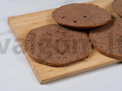 Uogų tortas su šokoladiniais biskvitais ir kremu Žingsnis 10