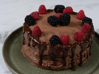 Uogų tortas su šokoladiniais biskvitais ir kremu Žingsnis 15