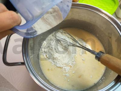 Švelnūs blynai iš rūgštaus pieno Žingsnis 2