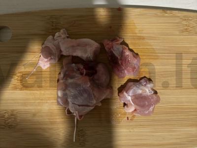 Troškinta vištiena su pomidoru Žingsnis 1