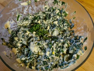 Vasaros salotos su kiaušiniu ir žaliu svogūnu pagrindine nuotrauka