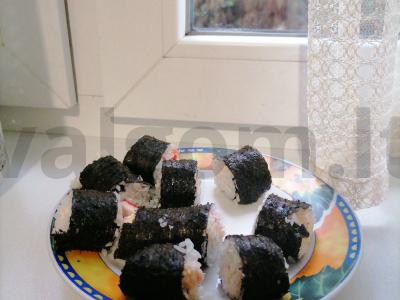 Rulonai su krabų mėsa ir varškės sūriu su krevetėmis pagrindine nuotrauka