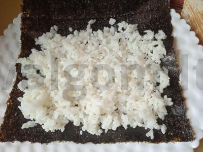 Rulonai su kreminiu sūriu ir silpnai sūdyta lašiša Žingsnis 1