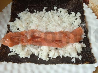 Rulonai su kreminiu sūriu ir silpnai sūdyta lašiša Žingsnis 2