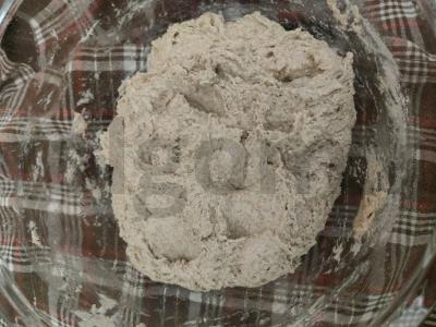 Ruginė kvietinė duona su saulėgrąžų sėklomis Žingsnis 2