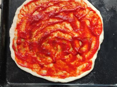 Namų pica su dešra ir mocarela Žingsnis 6