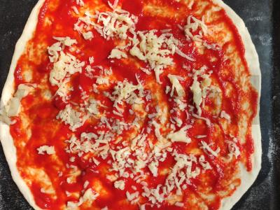 Namų pica su dešra ir mocarela Žingsnis 7