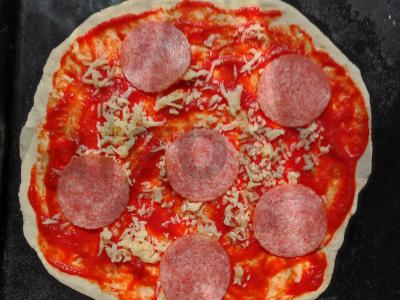 Namų pica su dešra ir mocarela Žingsnis 8