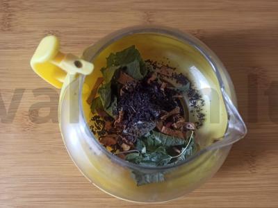 Arbatos gėrimas su obuoliu ir juodąja serbentu Žingsnis 2