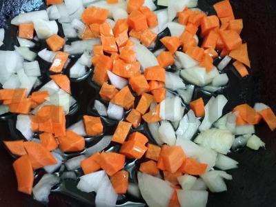 Spagečiai su keptais daržovėmis ir kalakutienos faršu Žingsnis 1