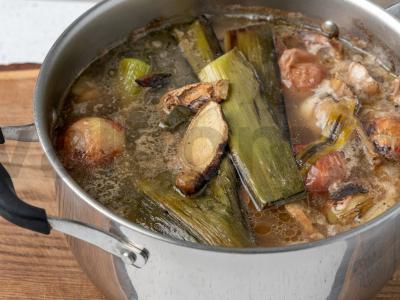 Ramenas su mėsos sultiniu ir greitai paruošiamomis makaronais Žingsnis 6