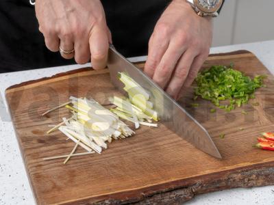 Ramenas su mėsos sultiniu ir greitai paruošiamomis makaronais Žingsnis 8