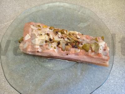 Kalkė, kepta su lauro lapais pagrindine nuotrauka