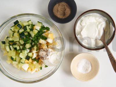 Kiaušinių ir žaliojo svogūno salotos Žingsnis 6