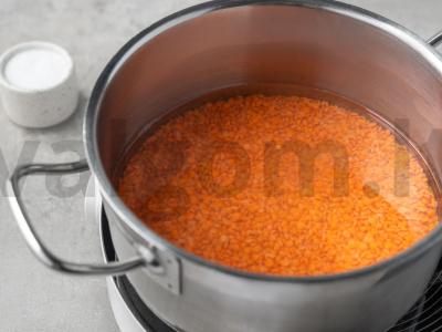 Lęšių kotletai su džiovintais pomidorais ir alyvuogėmis Žingsnis 1