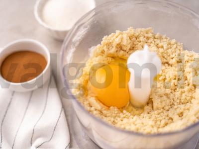 Pyragas su konservuotais abrikosais Žingsnis 3