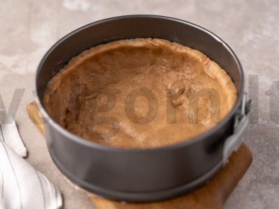 Pyragas su konservuotais abrikosais Žingsnis 7