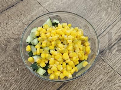 Krabų salotas su konservuotais kukurūzais per 30 minučių Žingsnis 5