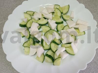 Daržovių salotas su kumpiu, mocarela ir spanguolėmis Žingsnis 2