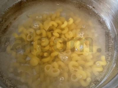 Makaronai su agurkais ir grietinės padažu Žingsnis 1