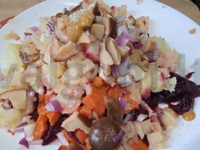 Vinegretas su marinuotais grybais ir raudonuoju svogūnu Žingsnis 6