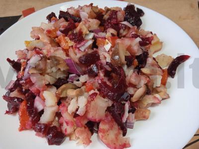 Vinegretas su marinuotais grybais ir raudonuoju svogūnu Žingsnis 7