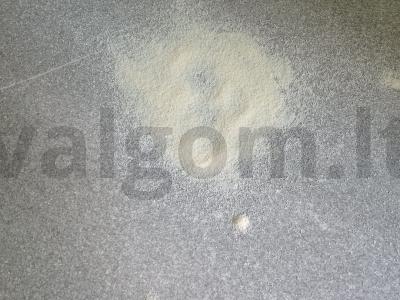 Pica su kalmarais ir krevetėmis Žingsnis 1