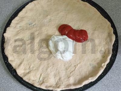 Pica su kalmarais ir krevetėmis Žingsnis 4