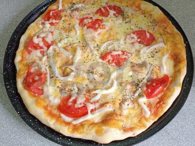 Pica su kalmarais ir krevetėmis pagrindine nuotrauka