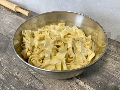 Namų fetučiniai grietinėlės padaže su pievagrybiais Žingsnis 5