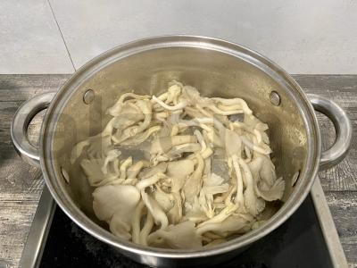 Namų fetučiniai grietinėlės padaže su pievagrybiais Žingsnis 6