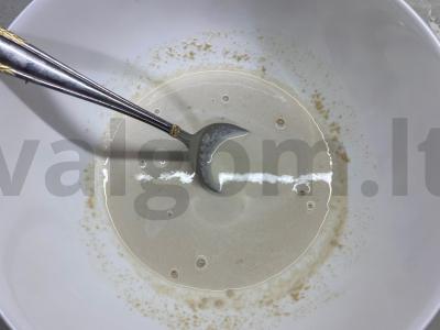 Pica su grybais, saliami ir pomidorų padažu Žingsnis 2