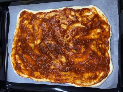 Pica su grybais, saliami ir pomidorų padažu Žingsnis 5