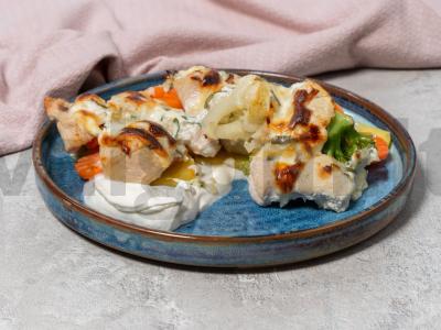 Kepta vištiena daržovių pagalvėje pagrindine nuotrauka