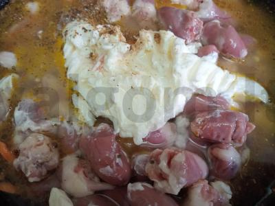 Troškinti vištienos širdelės su varškės sūriu Žingsnis 5