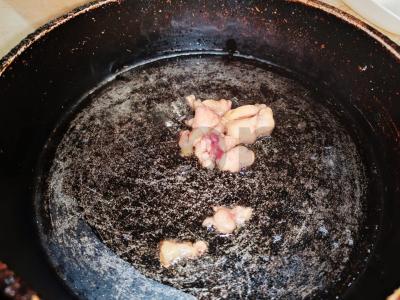 Troškinti vištienos širdelės su kepenimis ir pievagrybiais grietinėje Žingsnis 1