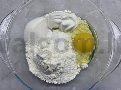 Varškėčiai iš grūdėtos varškės su grietine Žingsnis 1