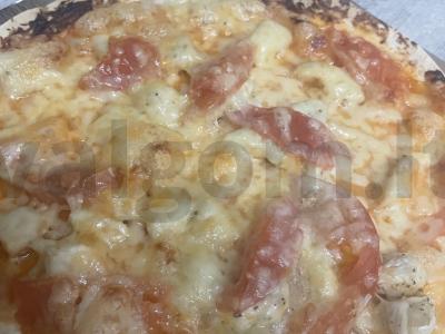 Pica „Vištienos“ su pomidorais pagrindine nuotrauka