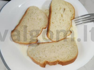 Pieniniai skrudinti duonos gabaliukai su karamelizuotu cukrumi Žingsnis 3